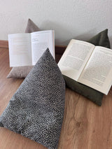 Bücherkissen aus Cord über 45 Designs/Farben | Pyramidenkissen Tablet Kissen | Buchstütze | Lesekissen | iPad & E-Reader Halter | Buchhalter