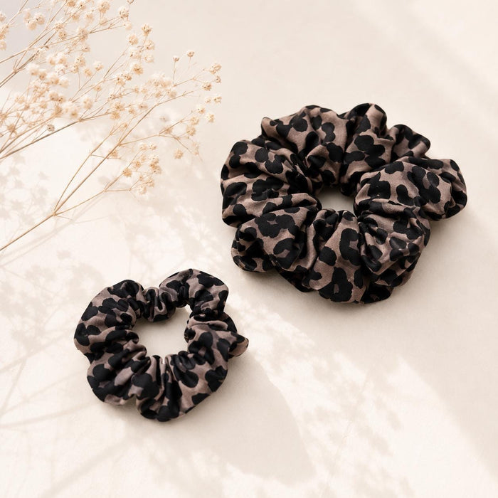 Leo Scrunchie | Personalisierbar Haargummi Leopard | XL & Standard | Animal Print Haarband | Handgemacht | Haarschonend | Geschenk Frau
